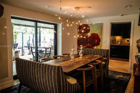 Villa ou maison à louer à Coral Gables, Floride: 4 chambres, 279.82 m2 № 1881516 - photo 8