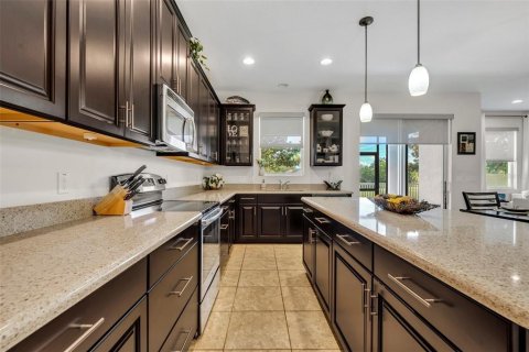 House in Winter Park, Florida 5 bedrooms, 331.48 sq.m. № 1805825 - photo 18