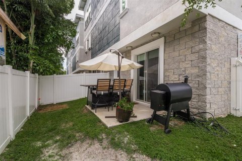 Townhouse in Tampa, Florida 4 bedrooms, 233.84 sq.m. № 1835243 - photo 8