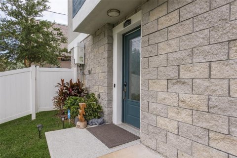 Townhouse in Tampa, Florida 4 bedrooms, 233.84 sq.m. № 1835243 - photo 12