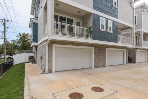 Townhouse in Tampa, Florida 4 bedrooms, 233.84 sq.m. № 1835243 - photo 29