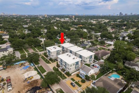Townhouse in Tampa, Florida 4 bedrooms, 233.84 sq.m. № 1835243 - photo 11