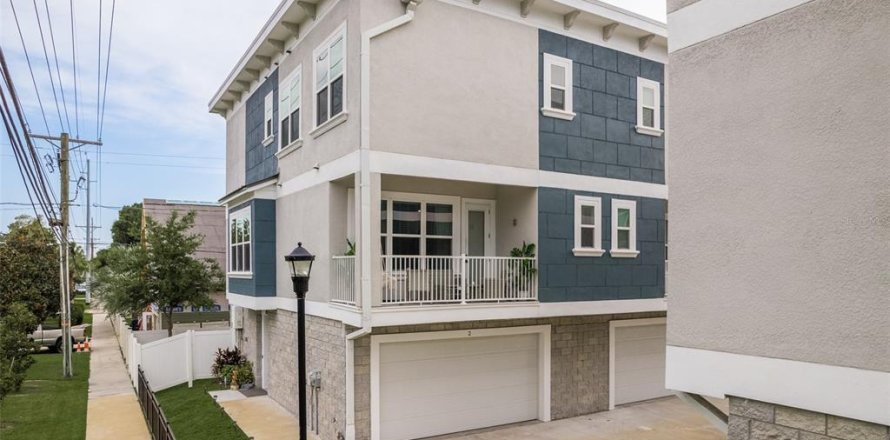 Townhouse in Tampa, Florida 4 bedrooms, 233.84 sq.m. № 1835243