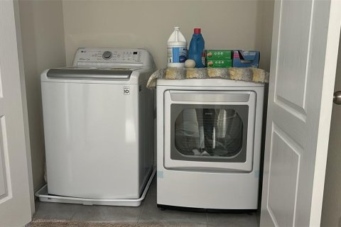 Townhouse in Davenport, Florida 3 bedrooms, 163.04 sq.m. № 1659248 - photo 10