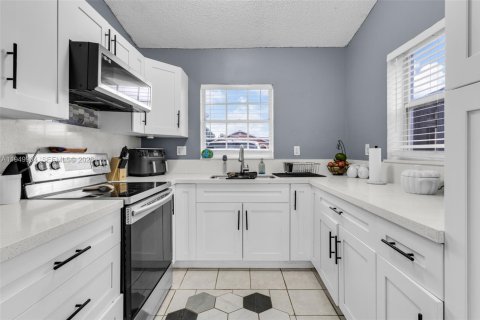 Снять в аренду виллу или дом в Хомстед, Флорида 3 спальни, 111.2м2, № 2005593 - фото 5