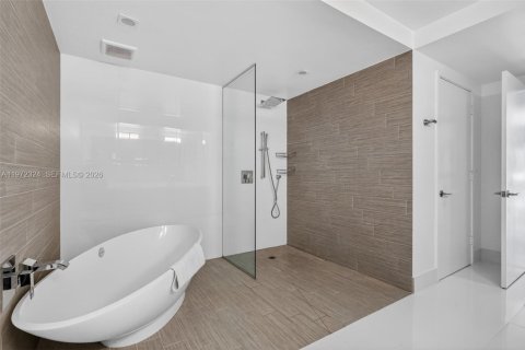 Condo in Sunny Isles Beach, Florida, 3 bedrooms  № 2036234 - photo 21