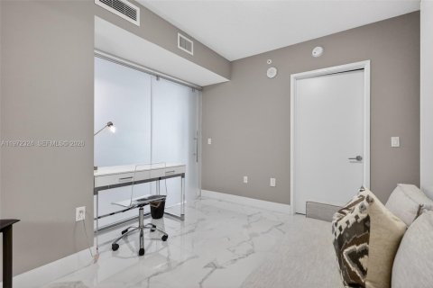 Condo in Sunny Isles Beach, Florida, 3 bedrooms  № 2036234 - photo 24
