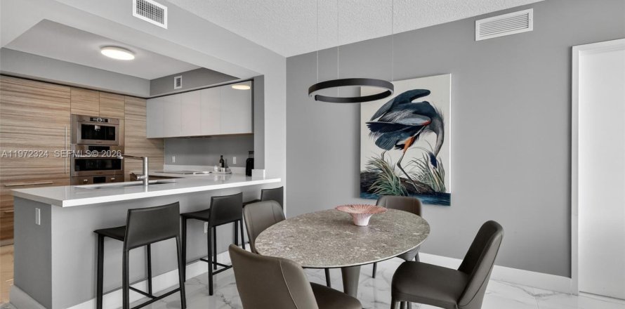 Condo in Sunny Isles Beach, Florida, 3 bedrooms  № 2036234