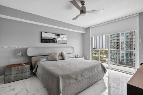 Condo in Sunny Isles Beach, Florida, 3 bedrooms  № 2036234 - photo 13
