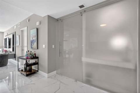 Condo in Sunny Isles Beach, Florida, 3 bedrooms  № 2036234 - photo 28