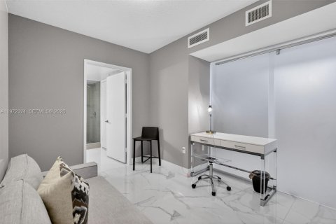 Condo in Sunny Isles Beach, Florida, 3 bedrooms  № 2036234 - photo 25