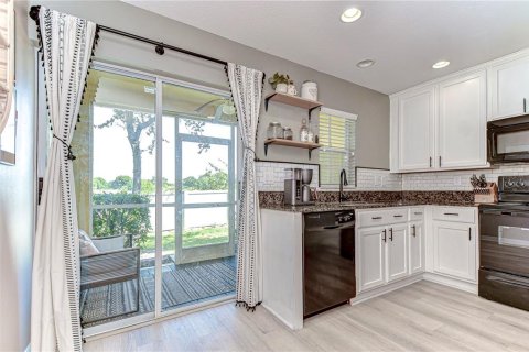 Townhouse in Riverview, Florida 2 bedrooms, 142.33 sq.m. № 1653987 - photo 13
