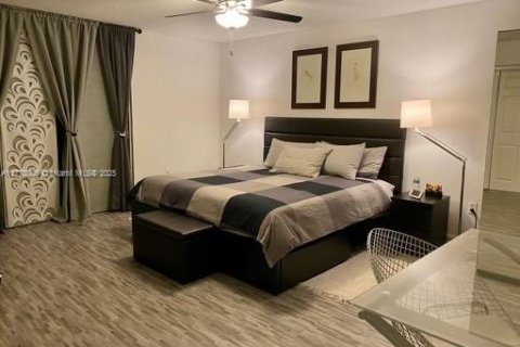 Adosado en venta en Doral, Florida, 2 dormitorios, 148.64 m2 № 1864159 - foto 7