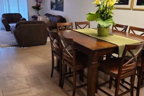 Adosado en venta en Doral, Florida, 2 dormitorios, 148.64 m2 № 1864159 - foto 1