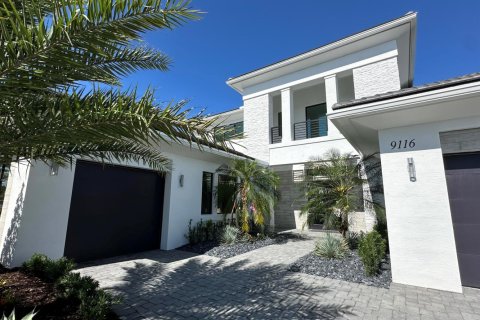 House in Palm Beach Gardens, Florida 5 bedrooms, 494.43 sq.m. № 2261842 - photo 2