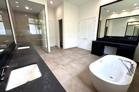 House in Palm Beach Gardens, Florida 5 bedrooms, 494.43 sq.m. № 2261842 - photo 19