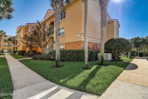 Condo in Jacksonville Beach, Florida, 1 bedroom  № 891549 - photo 1