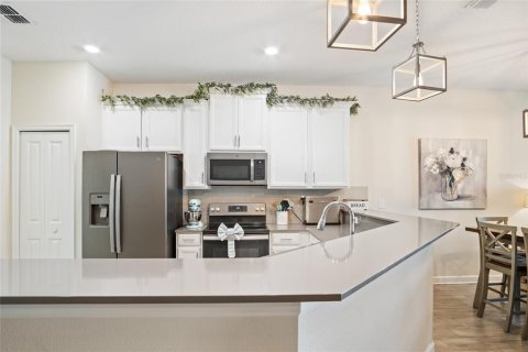Townhouse in Davenport, Florida 2 bedrooms, 129.51 sq.m. № 1662414 - photo 8