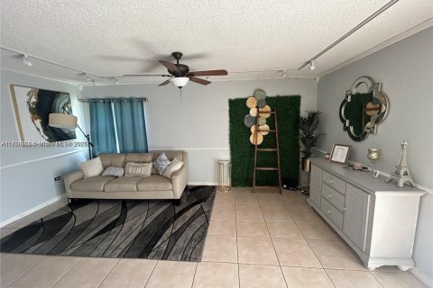 Townhouse in Miramar, Florida 2 bedrooms, 92.9 sq.m. № 1855237 - photo 6