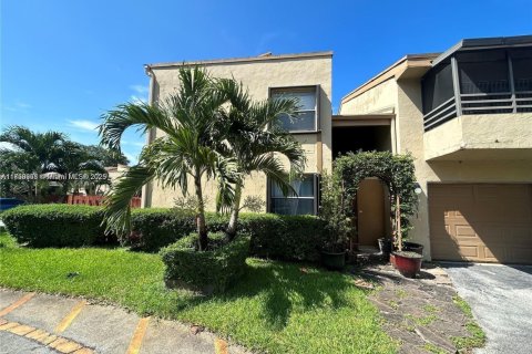 Townhouse in Miramar, Florida 2 bedrooms, 92.9 sq.m. № 1855237 - photo 1
