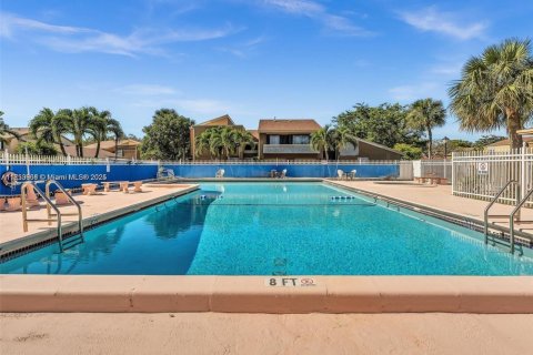 Townhouse in Miramar, Florida 2 bedrooms, 92.9 sq.m. № 1855237 - photo 23
