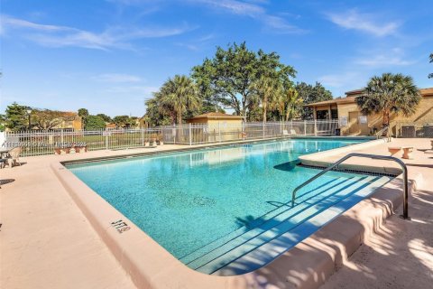 Townhouse in Miramar, Florida 2 bedrooms, 92.9 sq.m. № 1855237 - photo 24