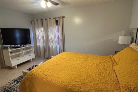 Townhouse in Miramar, Florida 2 bedrooms, 92.9 sq.m. № 1855237 - photo 18