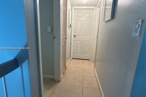 Townhouse in Miramar, Florida 2 bedrooms, 92.9 sq.m. № 1855237 - photo 11