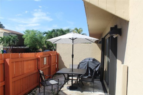 Townhouse in Miramar, Florida 2 bedrooms, 92.9 sq.m. № 1855237 - photo 20