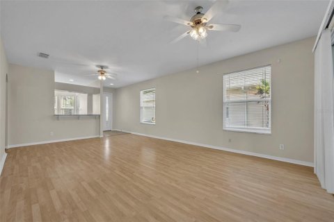 House in Leesburg, Florida 3 bedrooms, 133.59 sq.m. № 2112023 - photo 10