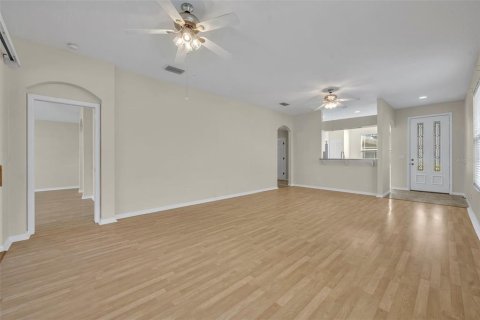 House in Leesburg, Florida 3 bedrooms, 133.59 sq.m. № 2112023 - photo 11