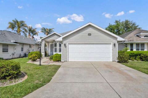 House in Leesburg, Florida 3 bedrooms, 133.59 sq.m. № 2112023
