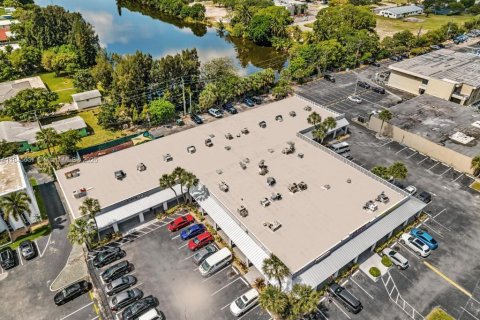 Propiedad comercial en venta en Oakland Park, Florida № 1937250 - foto 4