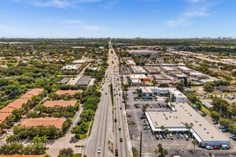 Propiedad comercial en venta en Oakland Park, Florida № 1937250 - foto 8