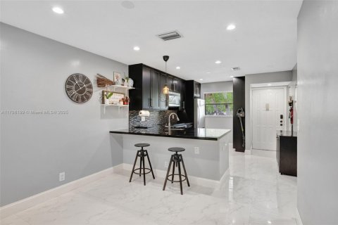 Condominio en venta en Tamarac, Florida, 2 dormitorios, 85.01 m2 № 1738453 - foto 16