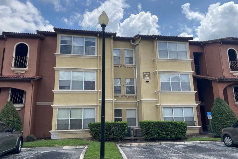 Condominio en alquiler en Orlando, Florida, 2 dormitorios, 91.79 m2 № 1883273 - foto 1