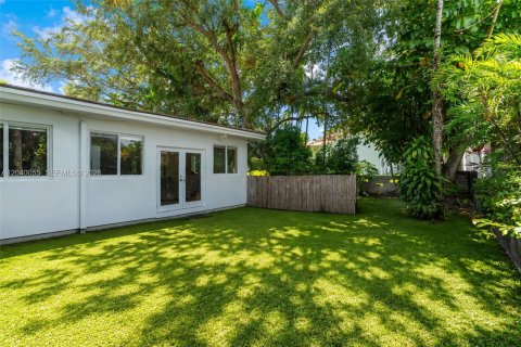 Villa ou maison à vendre à Miami, Floride: 5 chambres, 342.07 m2 № 2087877 - photo 21