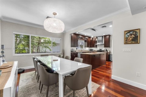 Villa ou maison à vendre à Miami, Floride: 5 chambres, 342.07 m2 № 2087877 - photo 8