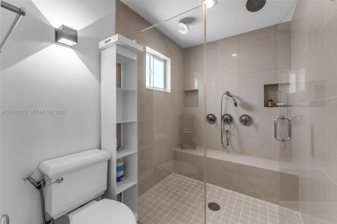Villa ou maison à vendre à Miami, Floride: 5 chambres, 342.07 m2 № 2087877 - photo 13