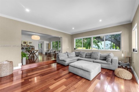 Villa ou maison à vendre à Miami, Floride: 5 chambres, 342.07 m2 № 2087877 - photo 6