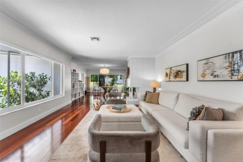 Villa ou maison à vendre à Miami, Floride: 5 chambres, 342.07 m2 № 2087877 - photo 4