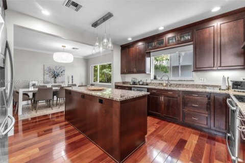 Villa ou maison à vendre à Miami, Floride: 5 chambres, 342.07 m2 № 2087877 - photo 10