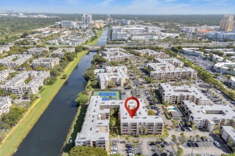 Condo in Miami, Florida, 2 bedrooms  № 1970021 - photo 23