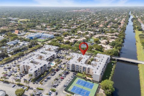 Condo in Miami, Florida, 2 bedrooms  № 1970021 - photo 17