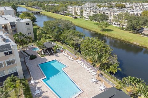Condo in Miami, Florida, 2 bedrooms  № 1970021 - photo 10