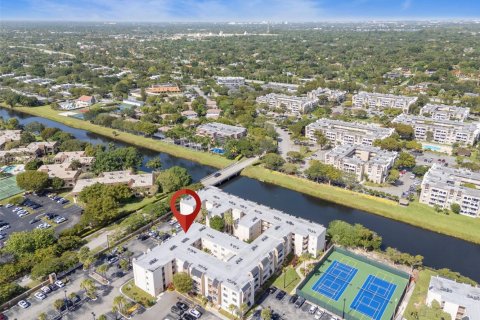 Condo in Miami, Florida, 2 bedrooms  № 1970021 - photo 15