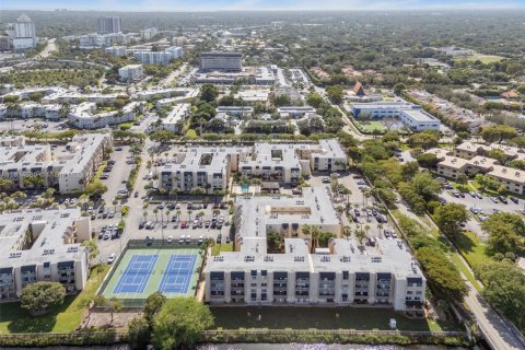 Condo in Miami, Florida, 2 bedrooms  № 1970021 - photo 18