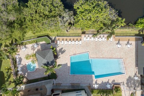 Condo in Miami, Florida, 2 bedrooms  № 1970021 - photo 8