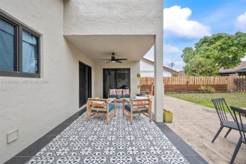 Casa en venta en Miami, Florida, 3 dormitorios, 159.05 m2 № 2023534 - foto 21