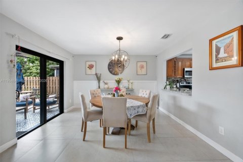 Casa en venta en Miami, Florida, 3 dormitorios, 159.05 m2 № 2023534 - foto 5